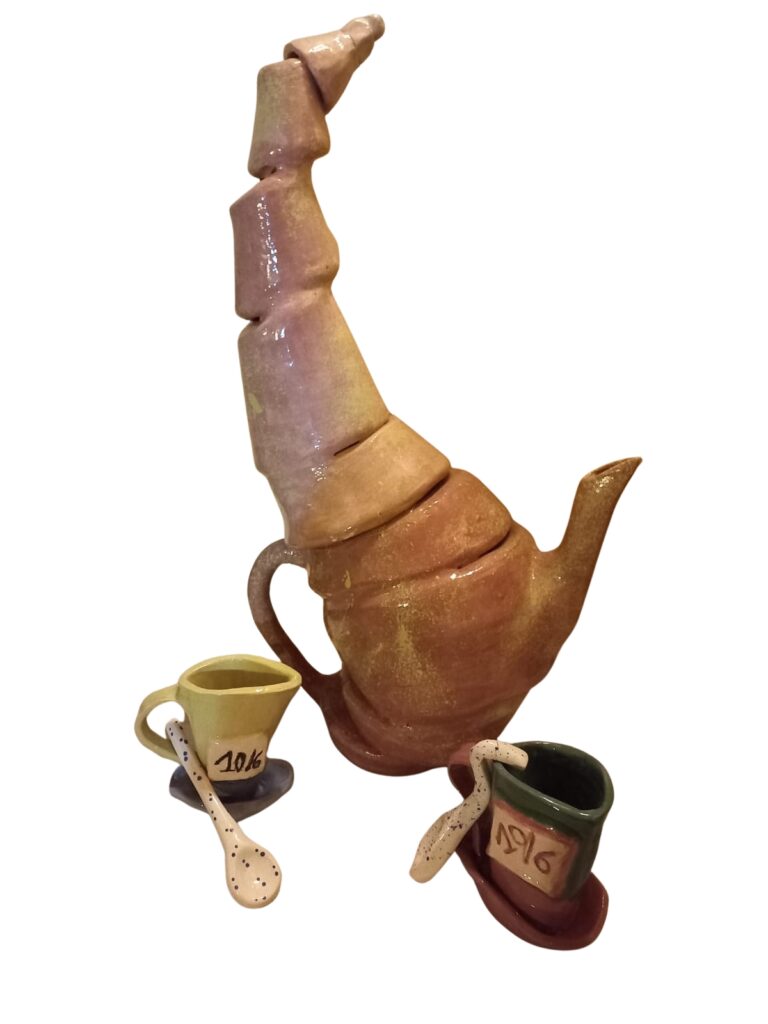 La Teiera Stralunata